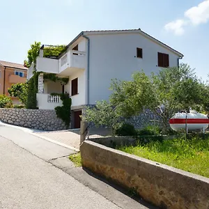 https://apartments-jagoda-vrbnik.primorje-gorskikotar.com